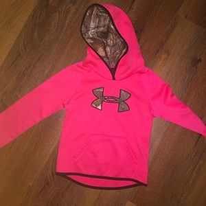 Hot pink/camo Under Armour sweatshirt